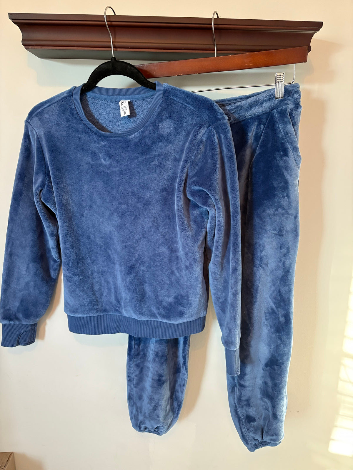 Blue Plush Fleece Sweatshirt & Jogger Set - Girls XL (14)