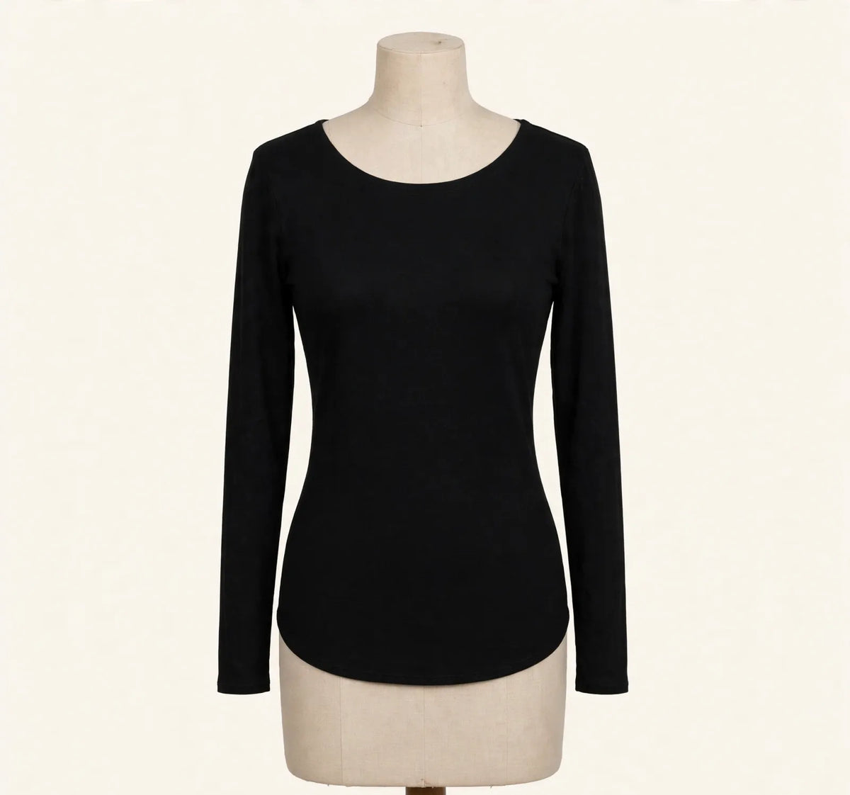 Neiman Marcus Black Long-Sleeve Scoop Neck Top - Size M
